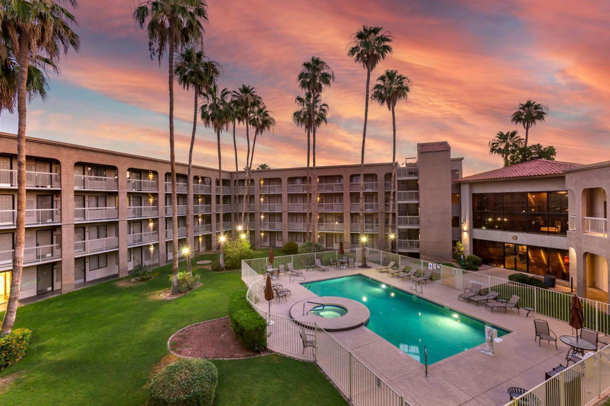Best Western Plus Scottsdale Thunderbird Suites Exterior foto